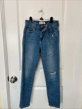 GAP Boyfriend Jeans in Medium Blue Wash